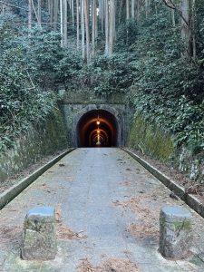 トンネル